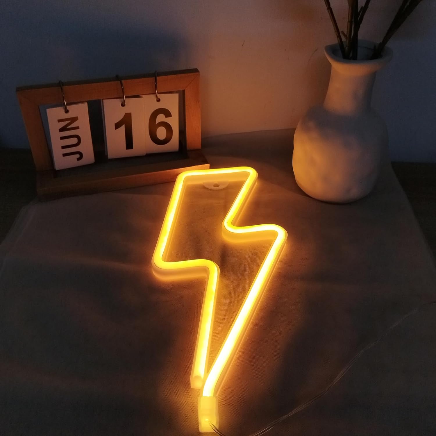 1 Pack Lightning Neon Sign Wall Decor,USB&Battery Powered LED Bolt Game Neon Light for Teen Girl Kid's Bedroom, Bar, Aesthetic,Christmas,Gaming Room, Party, Home, Wedding Party-yellow