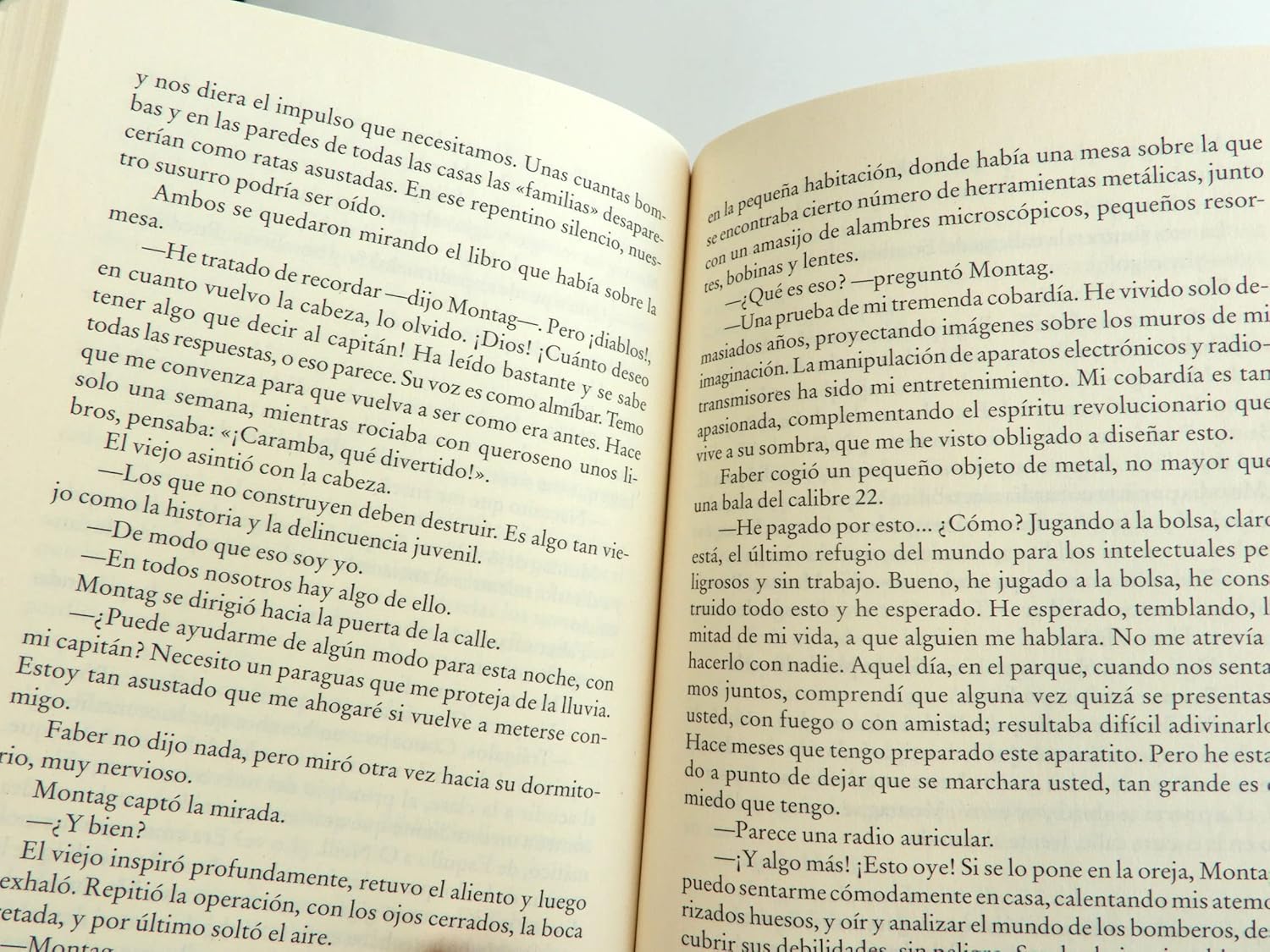 Fahrenheit 451 (Spanish Edition)